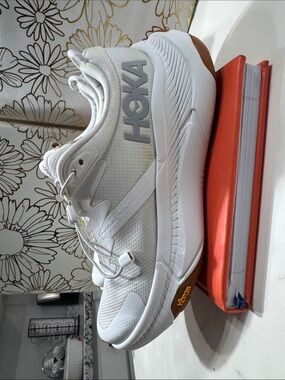 Hoka women transport while Athletic walking schoes